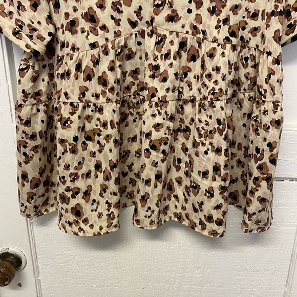 Entro Mod Leopard Print women’s top Blouse size small
Length 25”
Pit to pit 21” - Picture 4 of 7